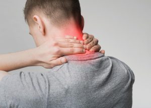 دلایل اصلی گردن‌درد مزمن و نقش بالش در تشدید آن